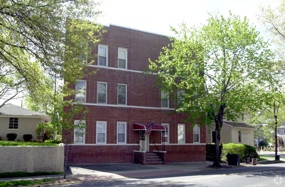 Foto principal - 243 Carlton Ave