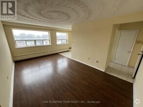 Building Photo - 170-170 Park Rd S