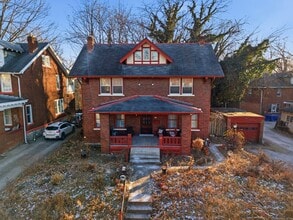 Building Photo - 275 E Lane Ave