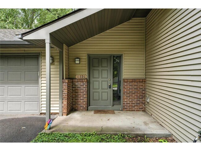 Building Photo - 11220 Red Fox Dr N