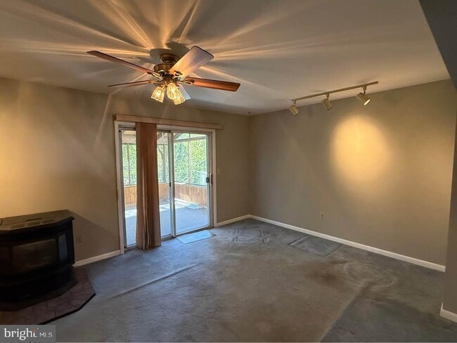 Building Photo - 1145 Pheasant Dr N