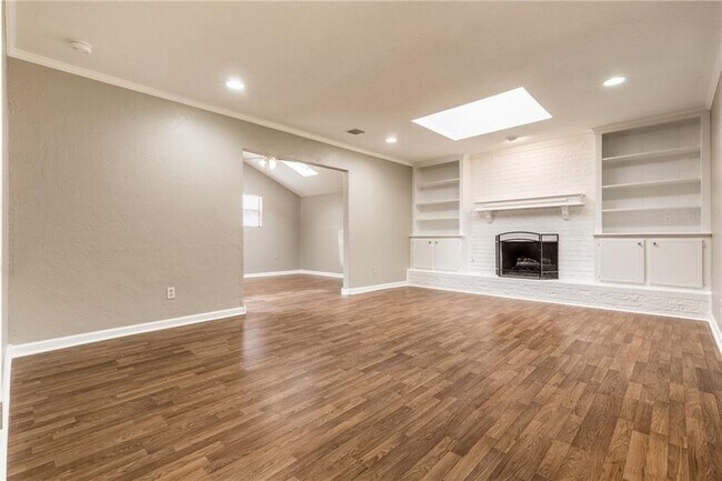 Foto del edificio - 3313 Meadow Ln