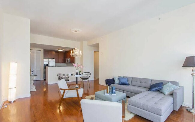 Living Room - 1900 Hamilton St