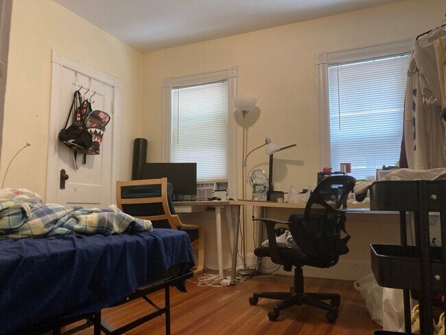 Foto del edificio - What a four bedroom apartment