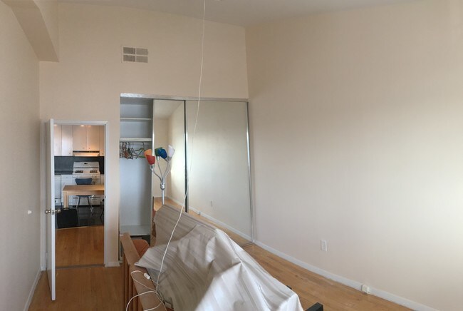 Building Photo - 2607 Emmons Ave