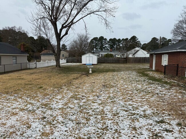 Building Photo - 8276 Franklin Ln