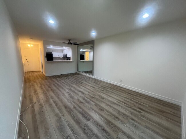 Building Photo - Lovely 1 Bedroom 1 Bath apartment in Anaheim!