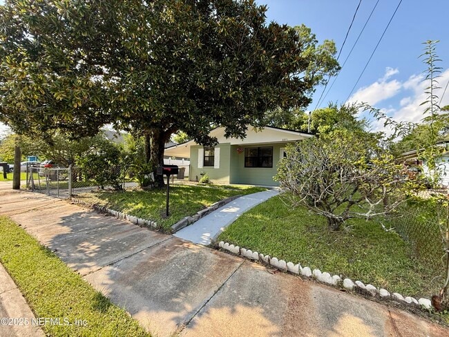 Foto del edificio - 2271 W 10th St