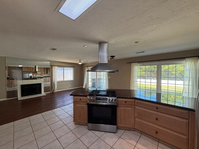 Building Photo - Beautiful 3B/2BA Home in University City for Rent!