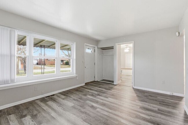 Foto del edificio - Huge ranch style home with Detached Section 8 Accepted