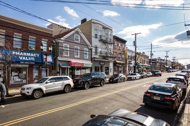 Guttenberg residents have easy access to many retail and dining options.