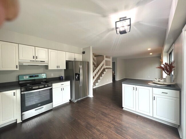 Building Photo - 824 Woodmar Dr