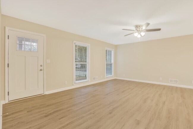 Building Photo - 3966 Admiral Dr
