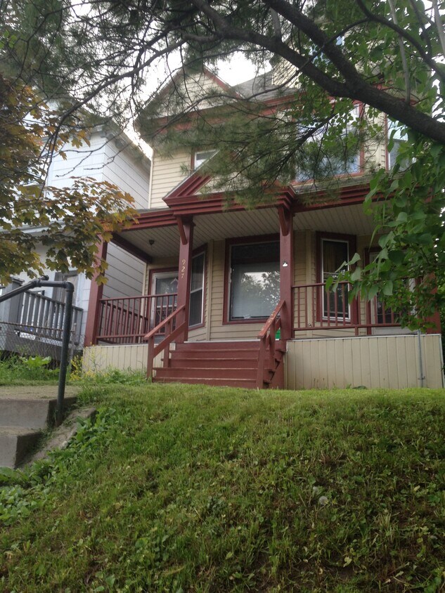 Foto principal - 927 E 5th St