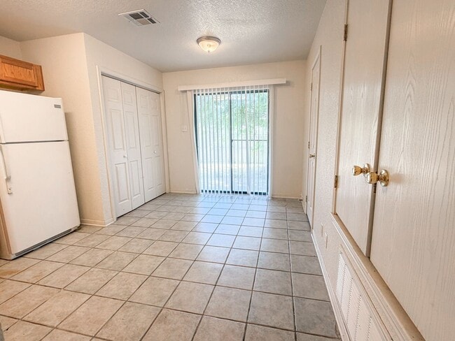 Building Photo - 5202 Daybreak Cir