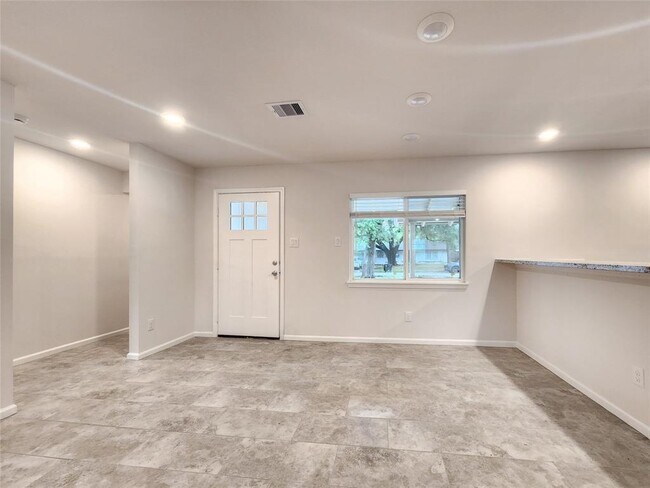 Foto del edificio - 5603 Arboles Dr