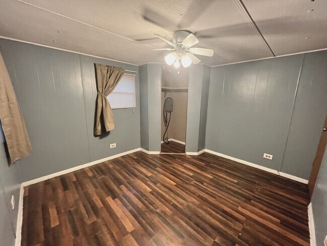 Foto del edificio - 1360 E Commercial St