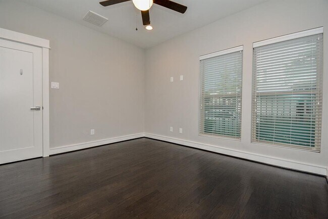 Building Photo - 5302 Chenevert St