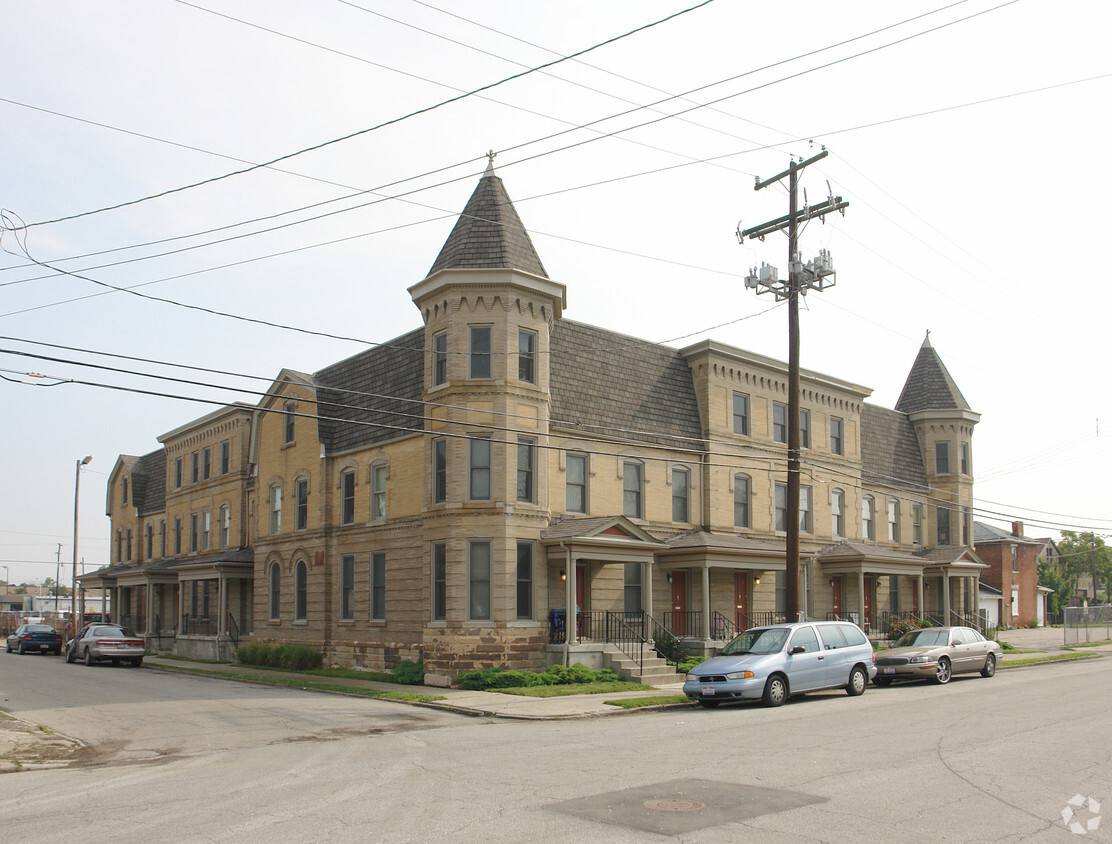 Primary Photo - 74-82 S May Ave