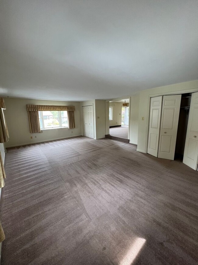 Building Photo - Lovely 2 BR 1 BA rancher near Penn Manor H...