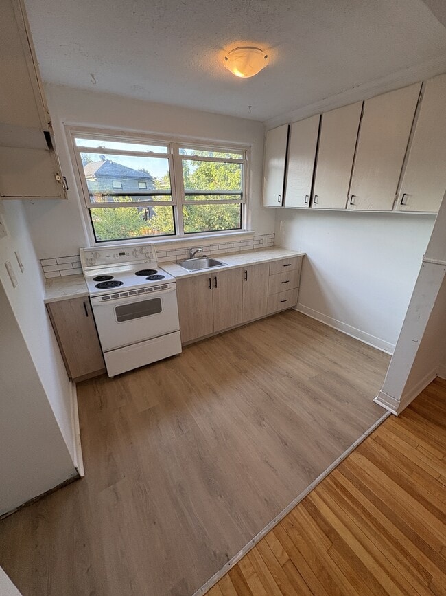Building Photo - 277-277 Irene Crescent