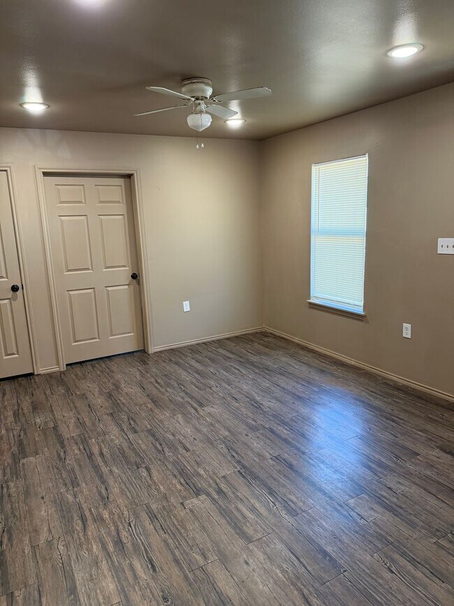 Foto del edificio - 2809 E 2nd St