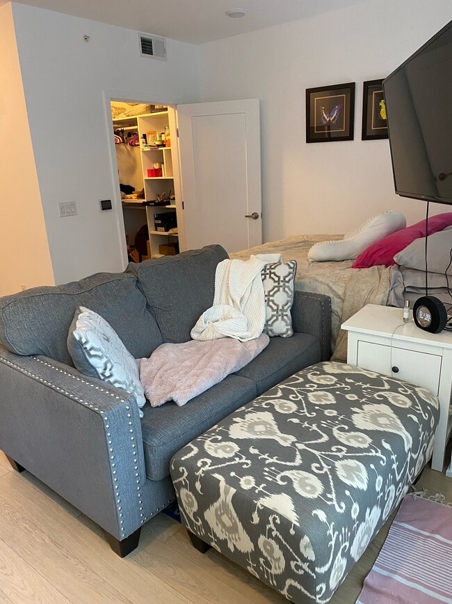 Foto del edificio - 205 Marin Blvd