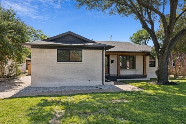 Building Photo - 8566 Sweetwood Dr