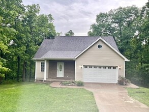 Building Photo - 140 Bobolink Ln