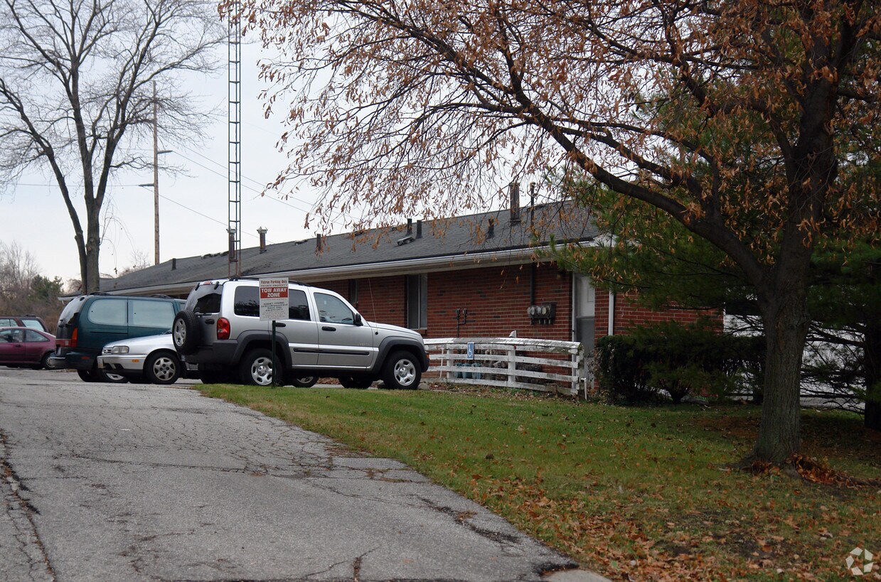Building Photo - 3049 Glanzman Rd