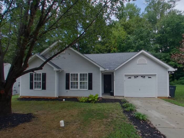 Primary Photo - NOW AVAILABLE!- 5540 Stone Bluff Ct, Charl...