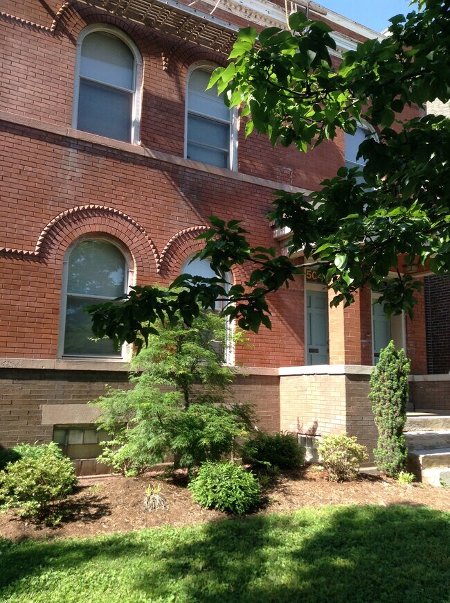 Foto del edificio - 3504 Vista Ave