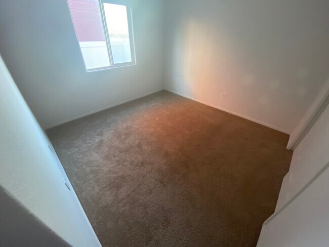 Room 2 - 1918 Mirror Ct