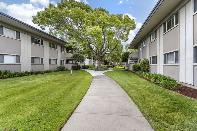 Building Photo - Glenmoor Green Apartments