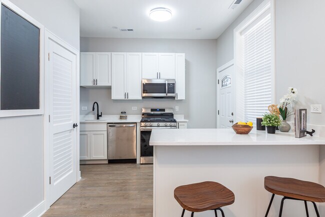 Foto del edificio - 3830 N Wilton Ave