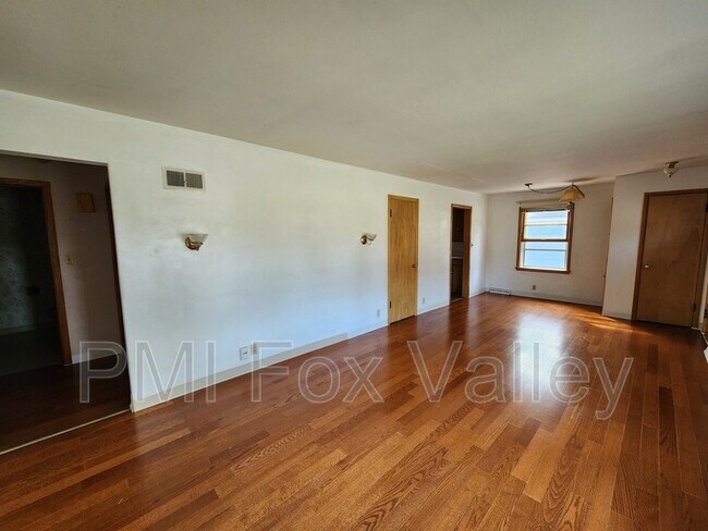 Building Photo - 934 Reddin Ave