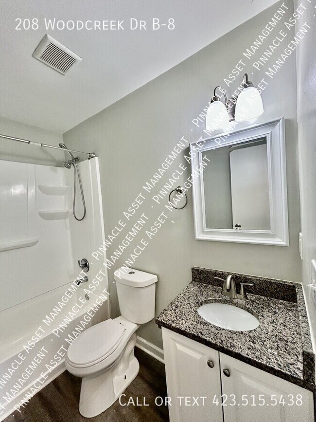 Foto del edificio - 208 Woodcreek Rd