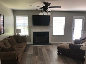 Building Photo - 327 Hidden Creek Ln