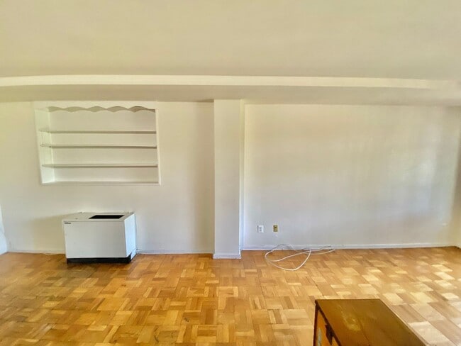 Foto del edificio - Great Foggy Bottom One Bedroom with Roof T...