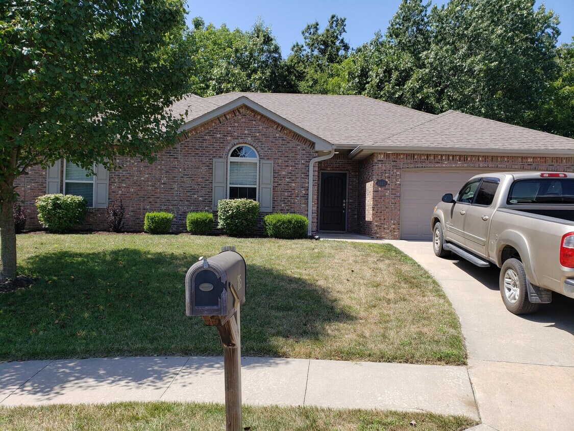 Primary Photo - 1815 Mountain Ash Ct