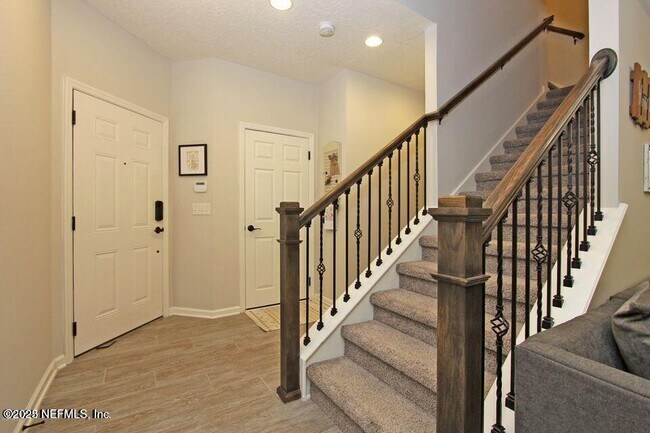 Building Photo - 255 Richmond Dr