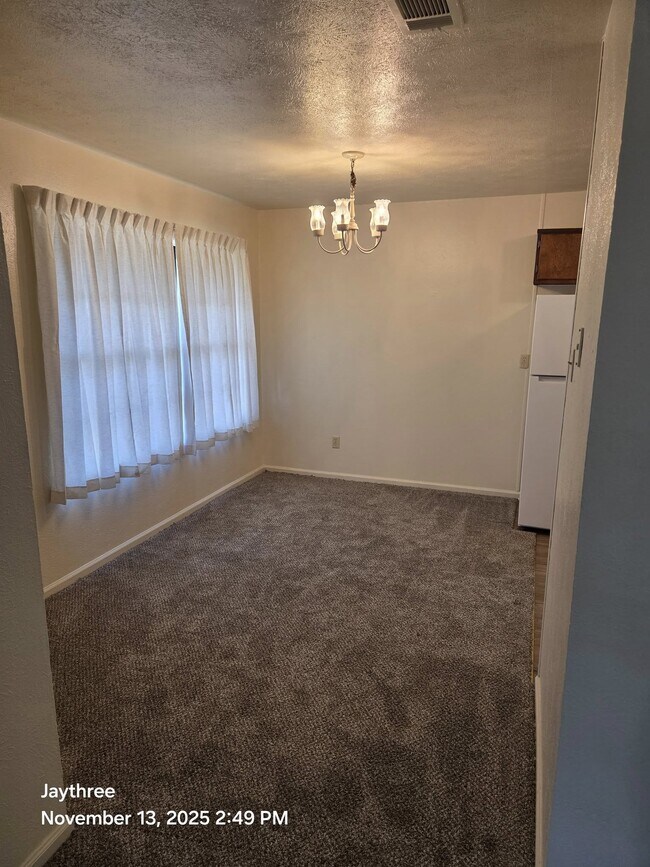 Área de comedor - 1505 E Beverly Dr