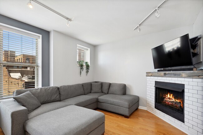 Foto del edificio - 1341 N Halsted St