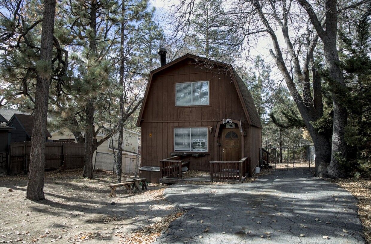 Primary Photo - 2 Bedroom 1.5 Bathroom by Alpine Slide