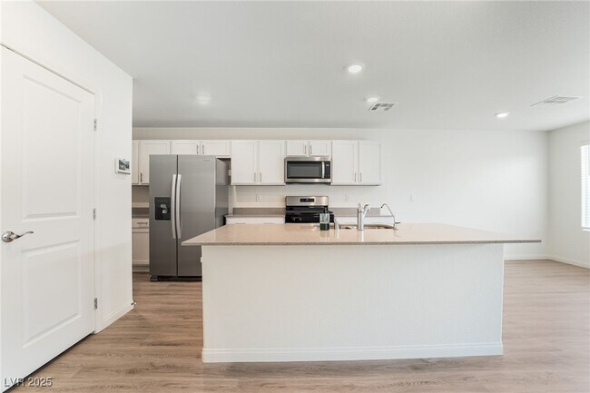 Building Photo - 3324 La Cura Ave