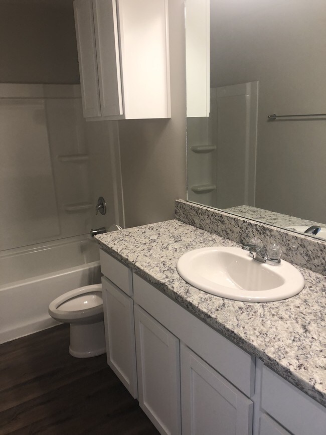 Building Photo - 16724 Highland Heights Dr