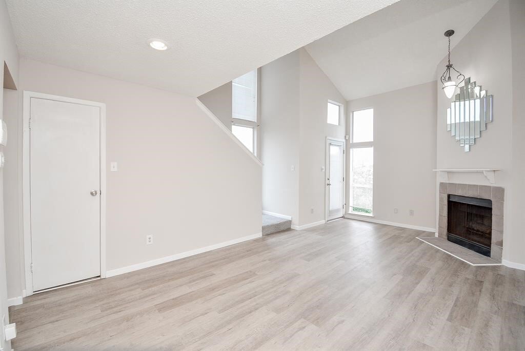 Primary Photo - 10855 Meadowglen Ln