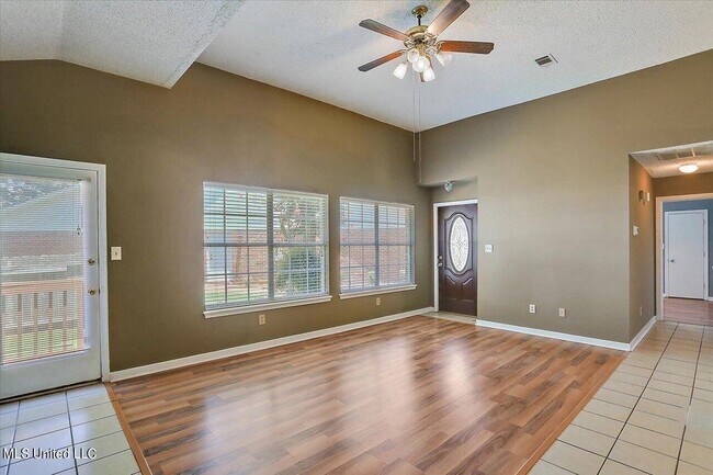 Building Photo - 607 Harbor Ridge Dr