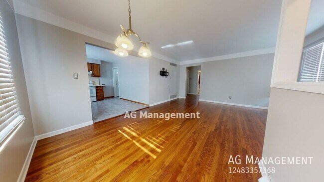 Building Photo - 29705 Milton Ave - Great 3Bed/2Bath Madiso...