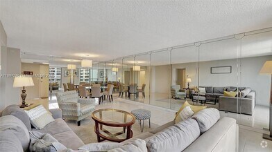 Building Photo - 2500 Parkview Dr